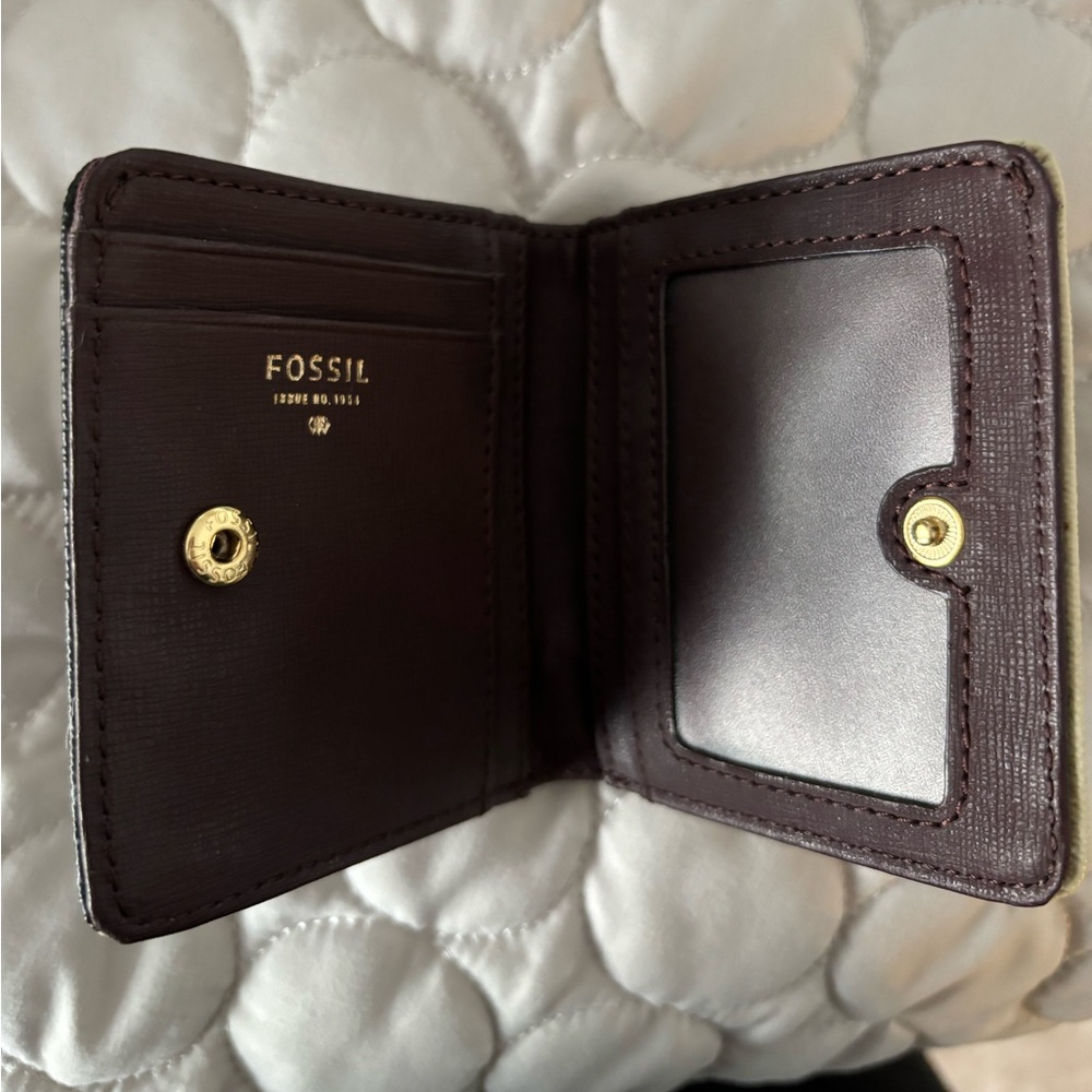 Never used leather fossil wallet black and cream dots